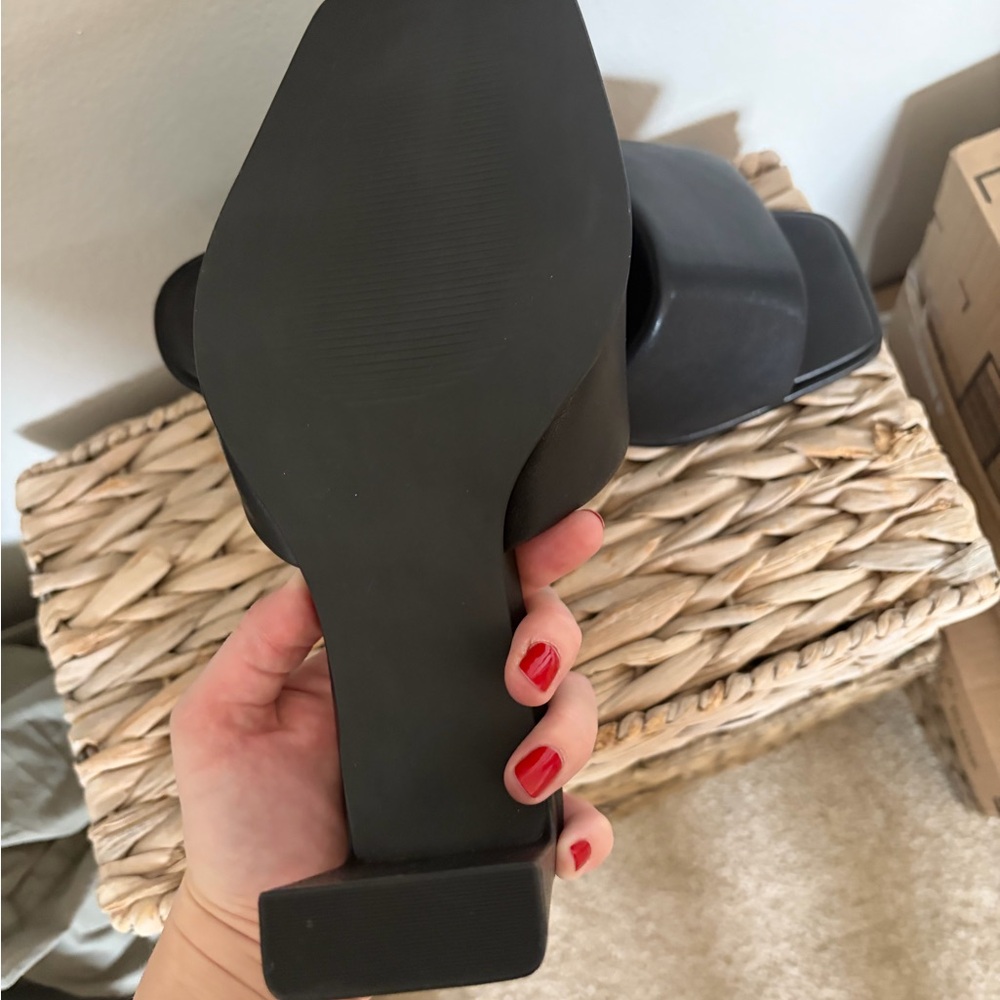 NEVER WORN Open Edit heels size 9 - Picture 3 of 4